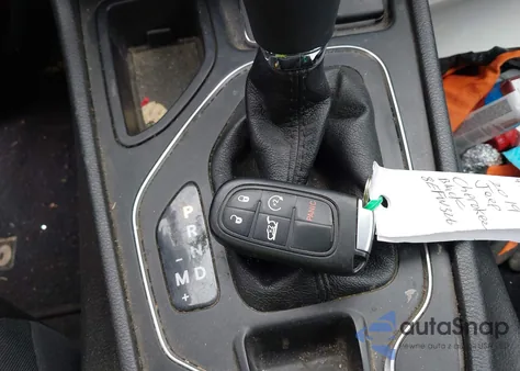 2019 Jeep Cherokee Latitude Plus Fwd z USA, uszkodzony, nr VIN 1C4PJLLB7KD129696